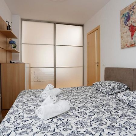 Lovely 2 Bedroom Apartment Near Old Town Bucarest Exterior foto