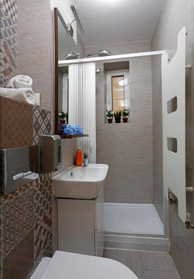 Lovely 2 Bedroom Apartment Near Old Town Bucarest Exterior foto